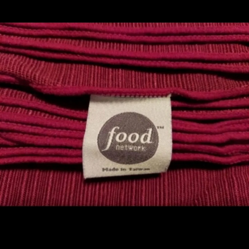 Y2k FOOD NETWORK HOME  CRANBERRY RED TEXTURED TABLECLOTH OBLONG 60 x 102 EUC!